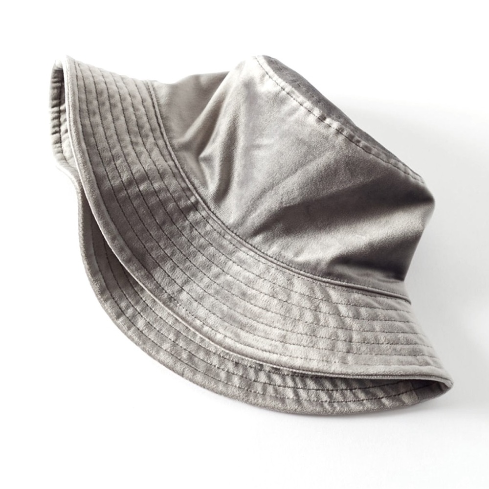 NWT UO Grey Velvet Bucket Hat - Picture 6 of 6